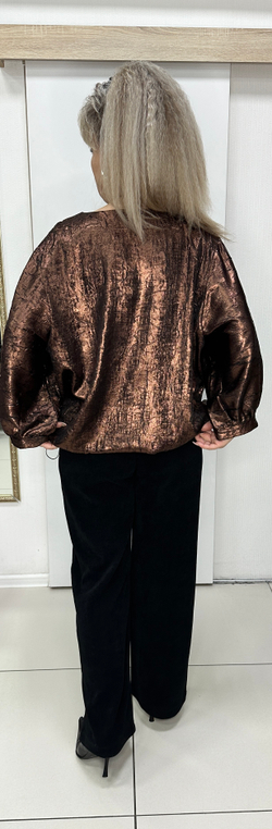 Нарядный блузон-туника с подвеской в бронзовом цвете