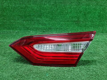 Фонарь правый внут Toyota Camry xv70 17-нв галоген