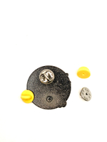 Значок Приведение с мотором - Пошумим?, серия Малыш и Карлсон