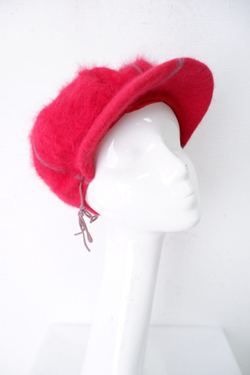 Шапка с козырьком шерстяная