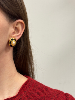 Клипсы с чёрной эмалью и «жемчугом» Monet