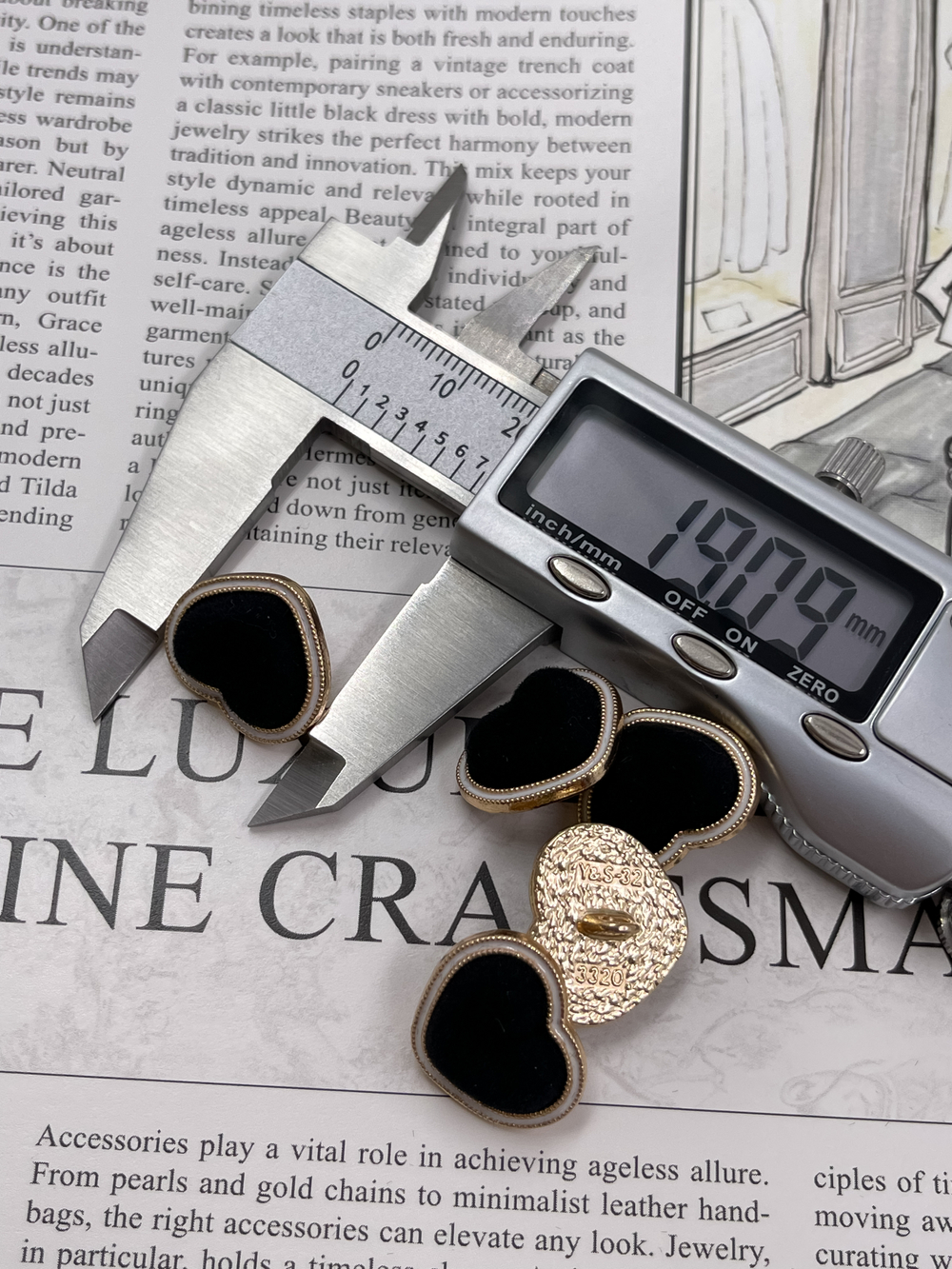 Пуговицы Сердечки бархатные черные