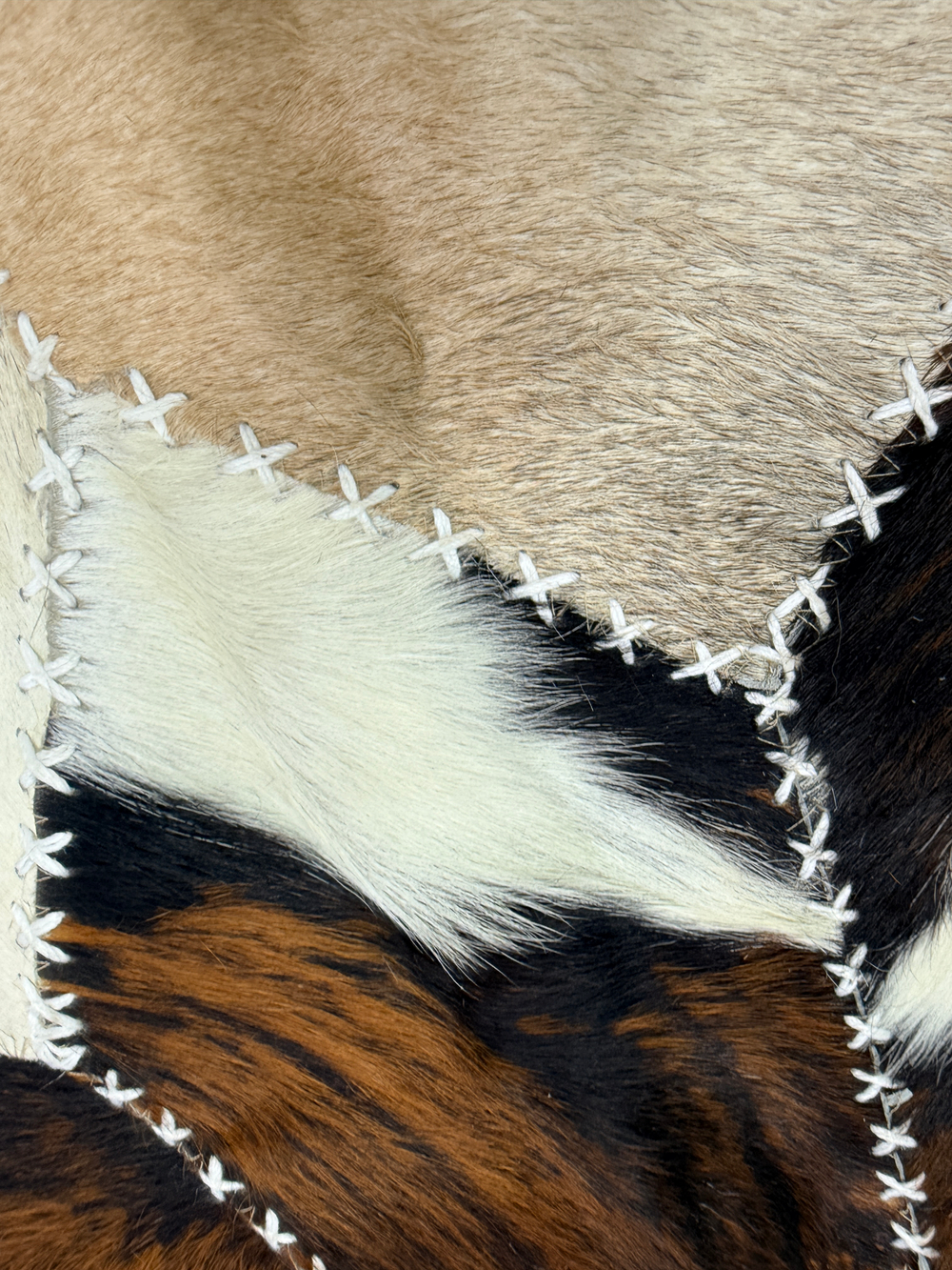 Ковер круглый натуральный на пол / Телячья шкура / 200 см