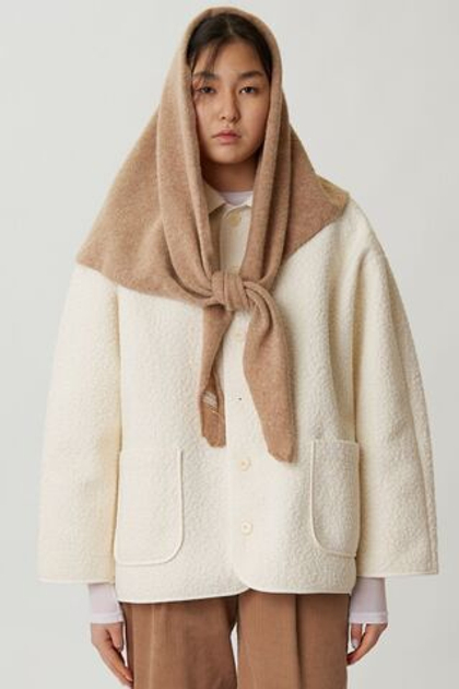 Косынка из шерсти бежевая