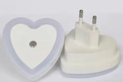 Светодиодный ночник с датчиком света LED, белый с включением от розетки