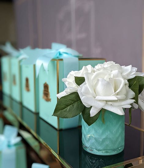 Букет белых роз в нефритовой вазе "ёлочка", Cote Noire