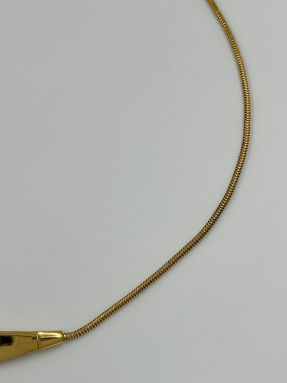 Колье с зелёной вставкой Givenchy