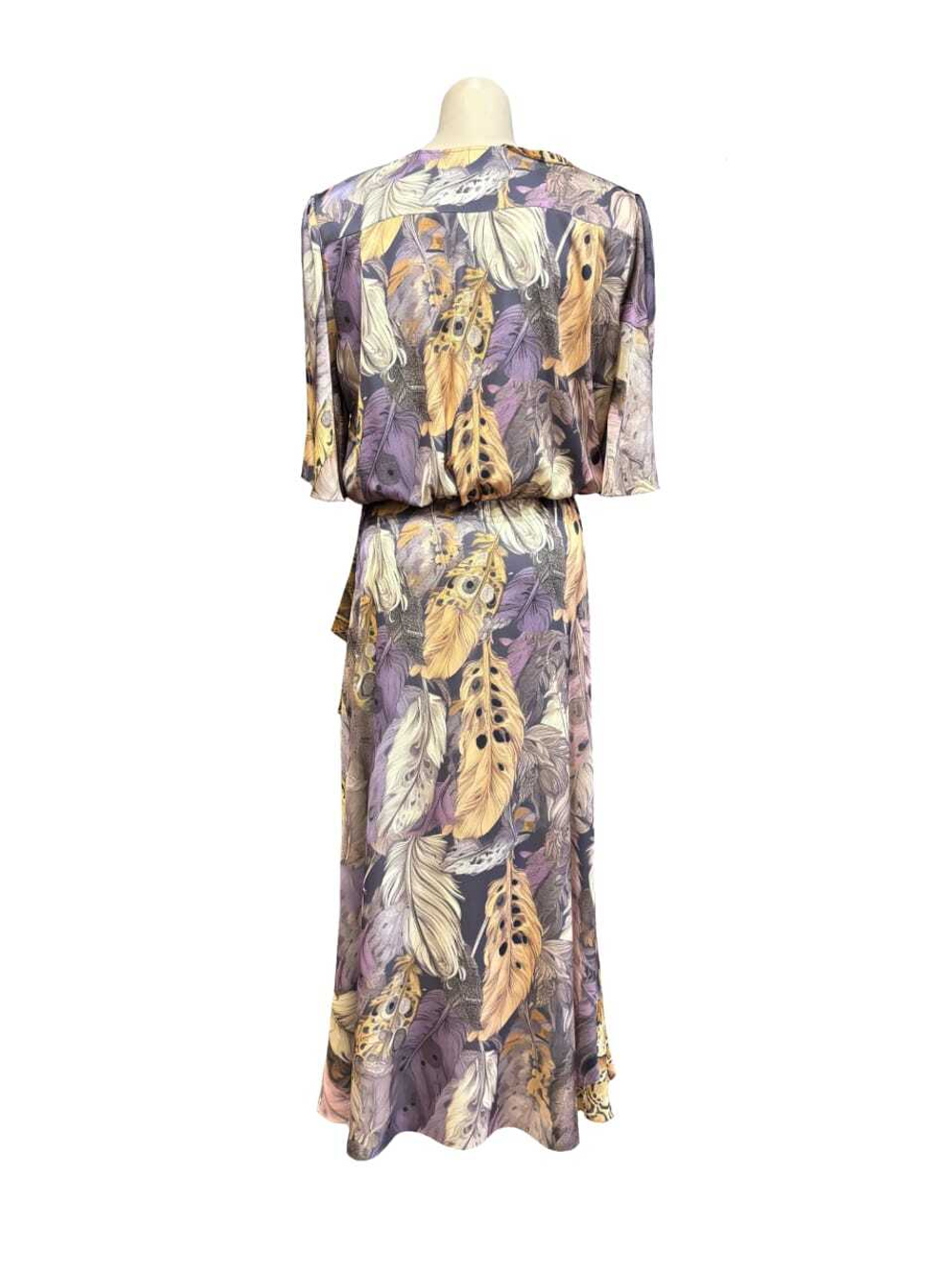 Платье на запах с воланами