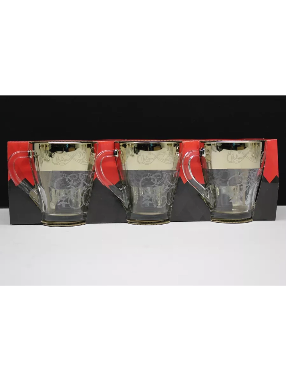 Набор кружек для чая и кофе.