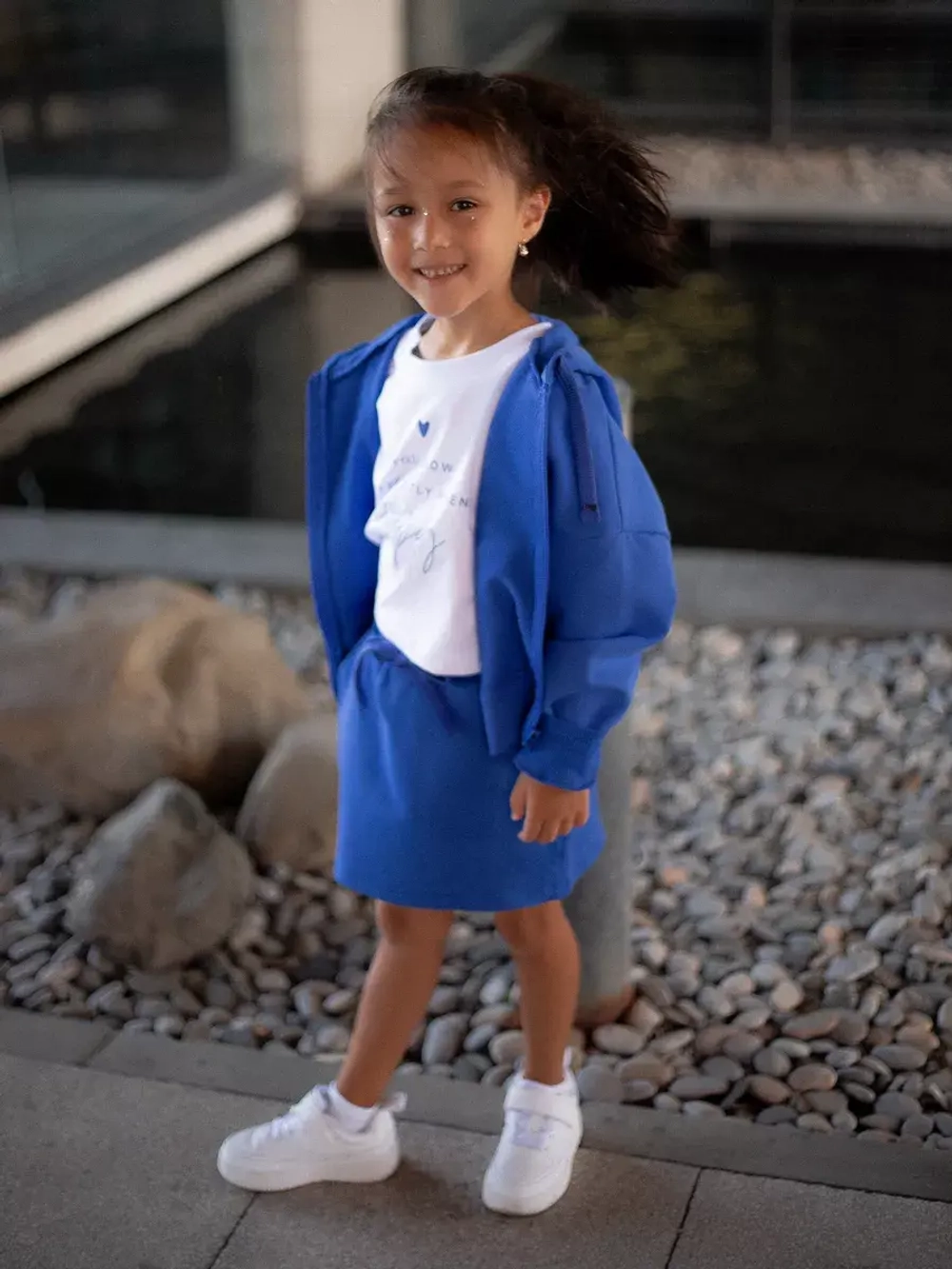 Костюм спортивный для девочки, худи, футболка и юбка