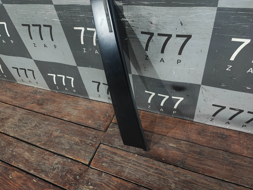 Накладка стойки задней правой Land Cruiser 200 07-21 Б/У Оригинал 7576160040