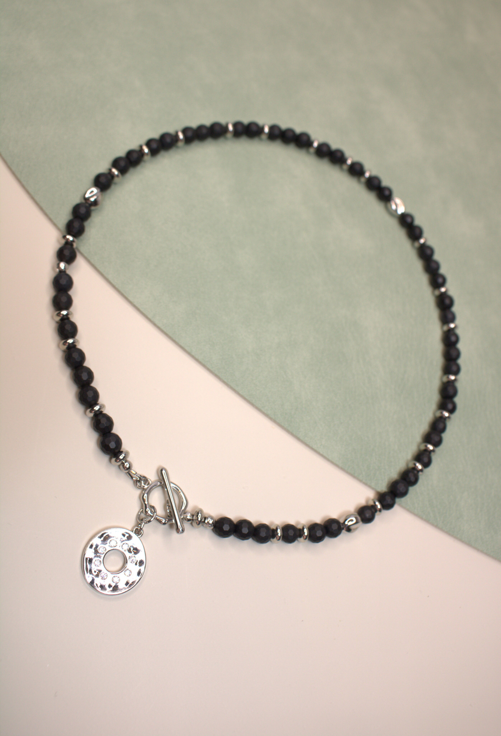 Колье-чокер с черным агатом "Ночной оберег"