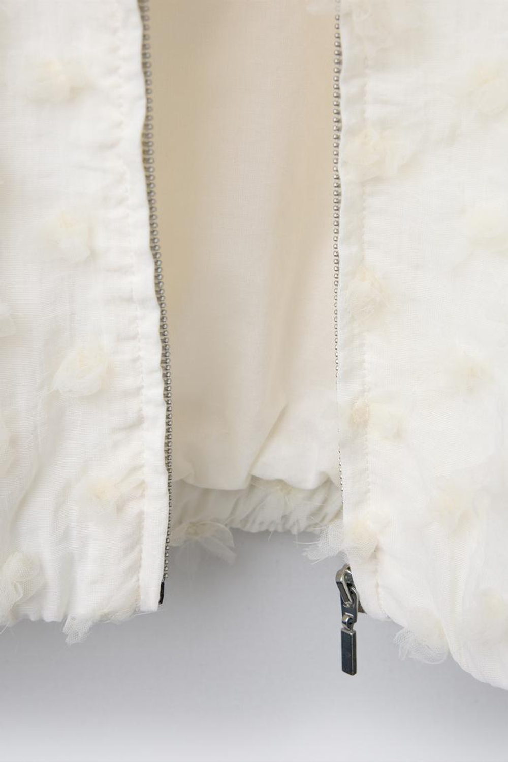 ZARA БОМБЕР ИЗ ПОЛУПРОЗРАЧНОЙ ТКАНИ С ЦВЕТОЧНЫМ УЗОРОМ, ЭКРЮ