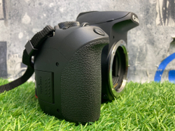 Canon EOS 850D kit 18-55mm IS STM (1000 кадров)