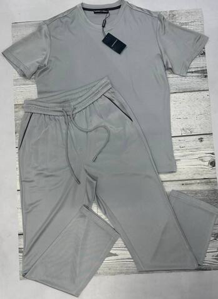Легкий костюм Brunello Cucinelli