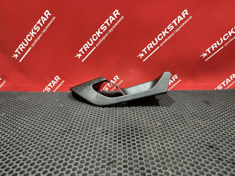 Накладка двери левой