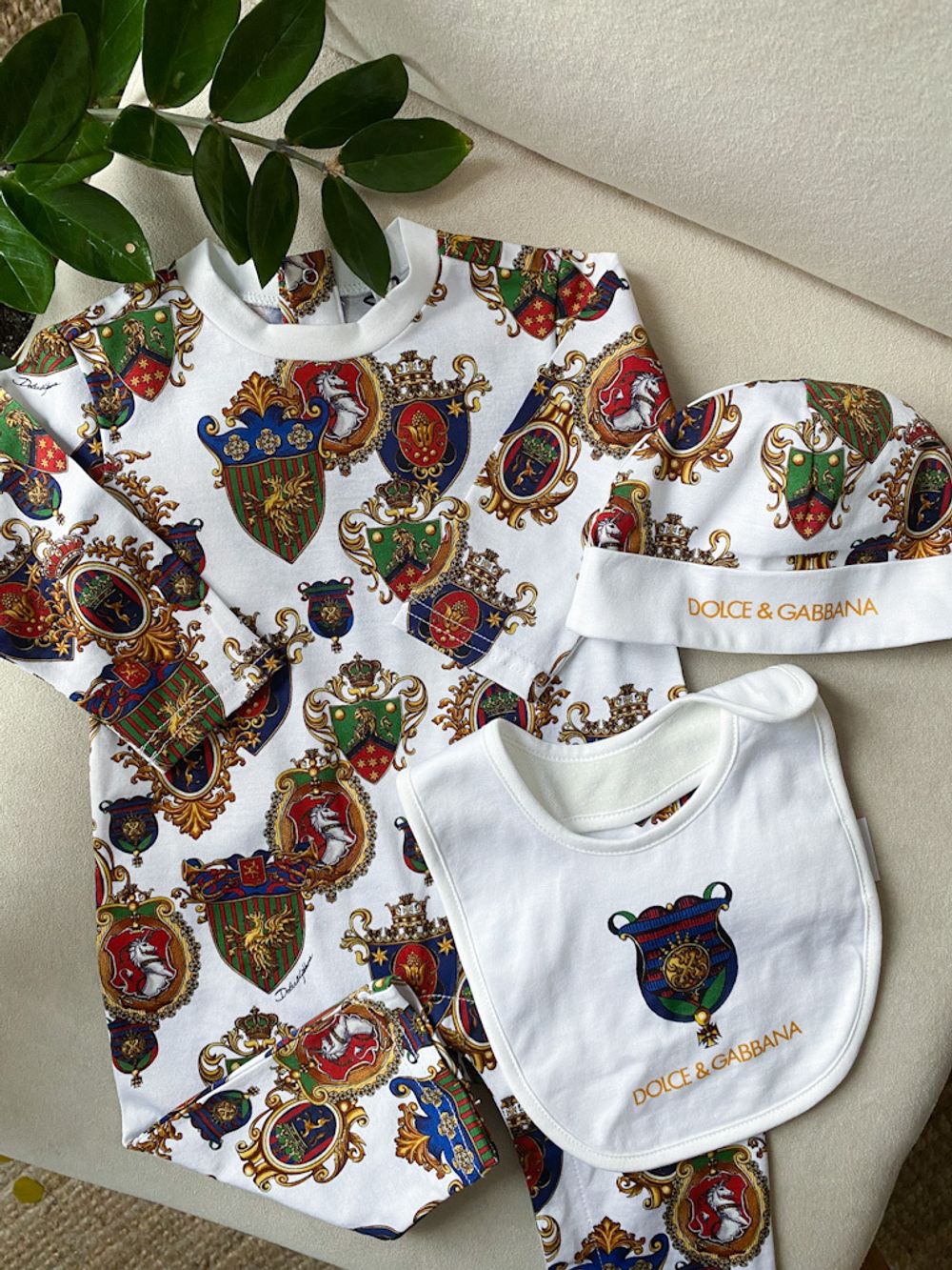 Новый комплект Dolce&Gabbana, 68