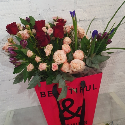 Композиция в сумочке гиганте "Самой любимой "