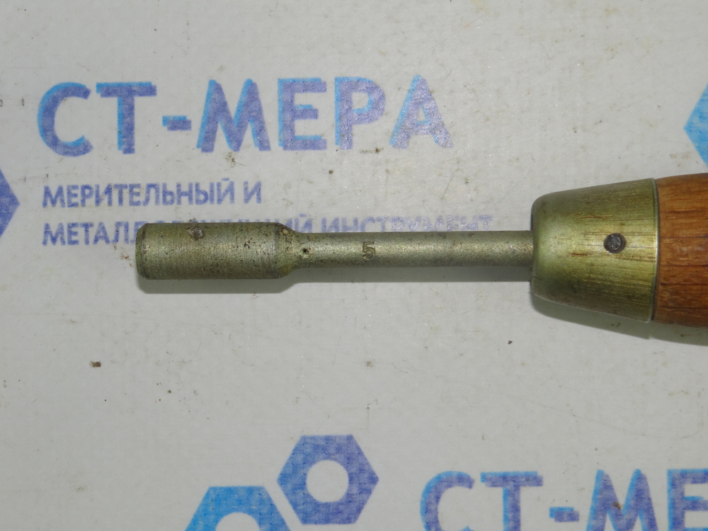 Ключ отвертка торцевой с внутренний шестигранником 5мм соотв. ГОСТ СССР (деревянная ручка)