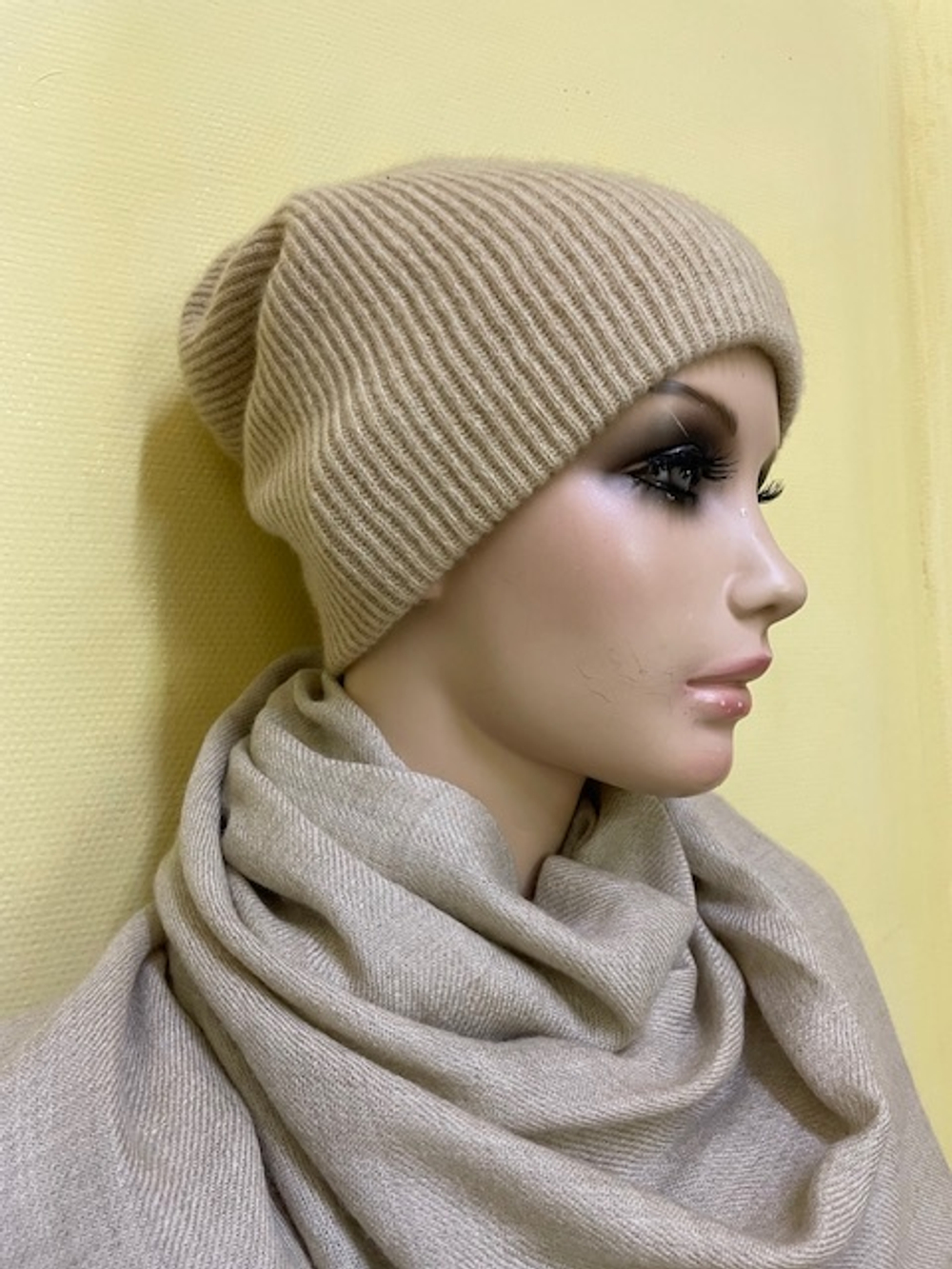 Шапка женская.