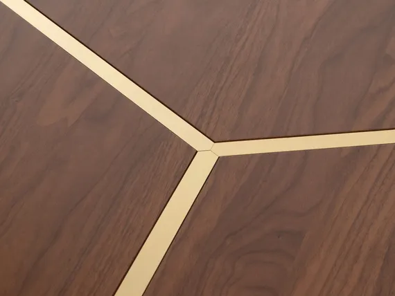 Журнальный стол Glen Ø100х28 см, шпон ореха, латунь