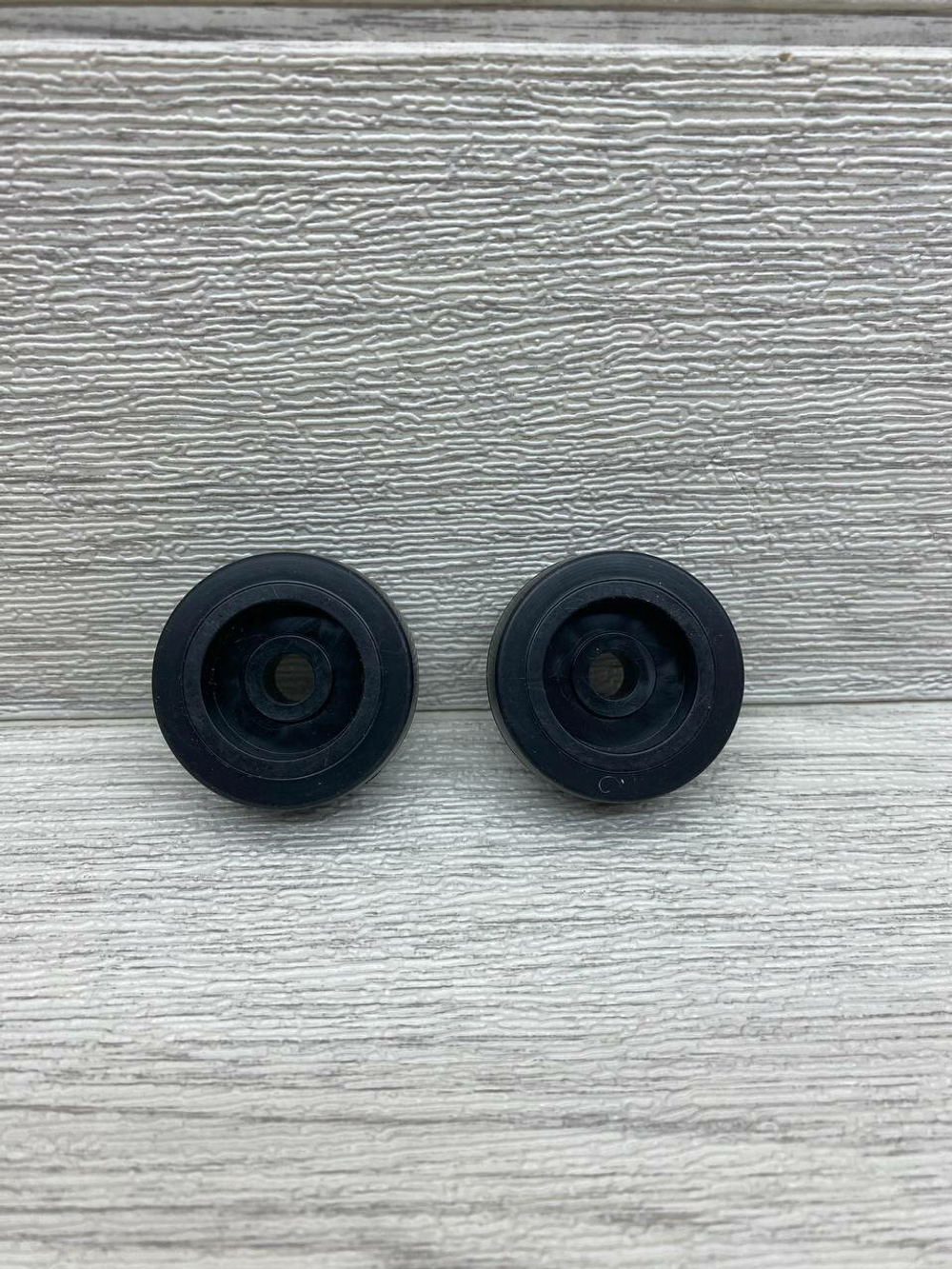 Колесо для мебели прорезиненное ролик для дивана диаметр 40 мм отверстие 8 мм 4 шт