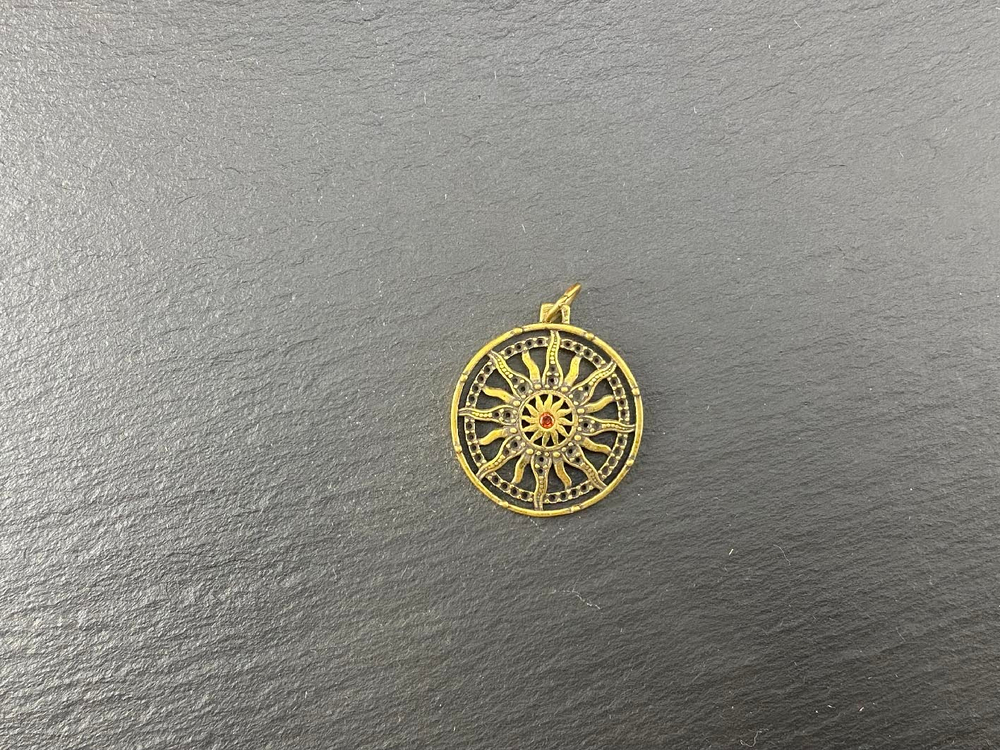 Подвеска. Солнце лучистое