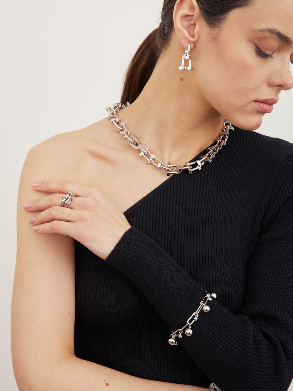 SMALL STATEMENT EARRINGS