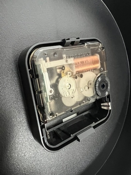 Настенные часы Seiko QXA810B