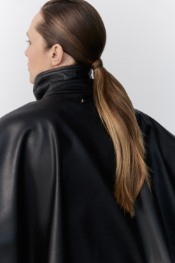 Куртка на молнии из экокожи черный