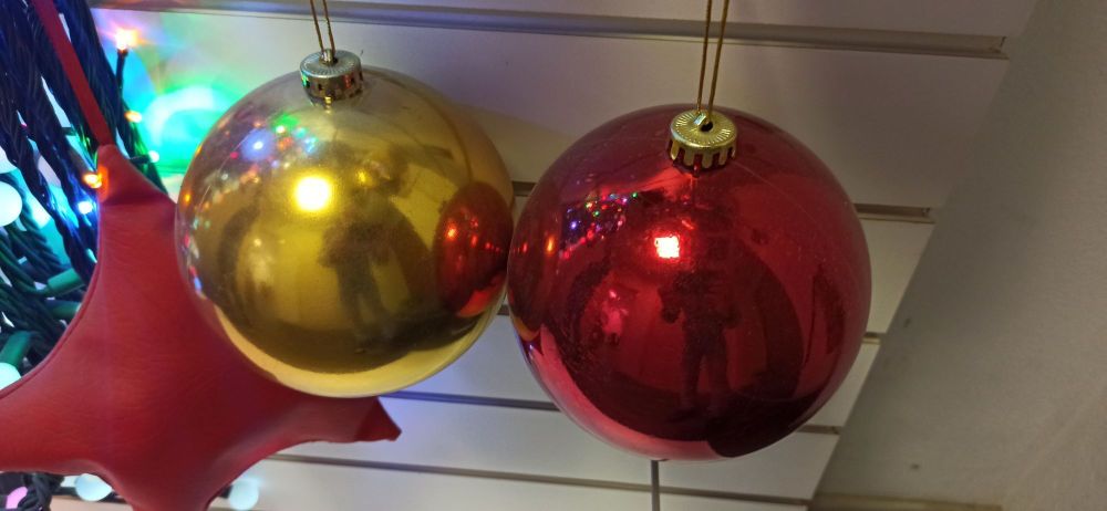 большие шары на елку