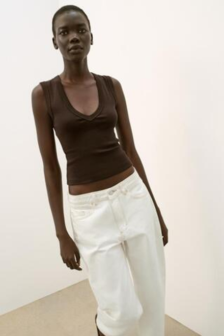 ZARA ХЛОПКОВАЯ ФУТБОЛКА С V-ОБРАЗНЫМ ВЫРЕЗОМ, КОРИЧНЕВЫЙ