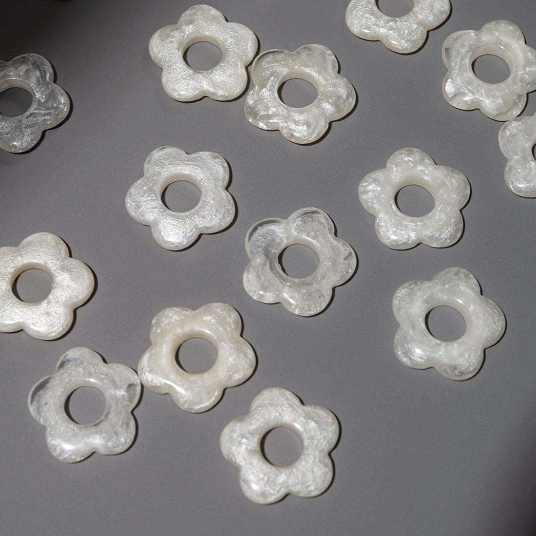 Подвеска "Незабудка", 19,5мм, кремовый акрил