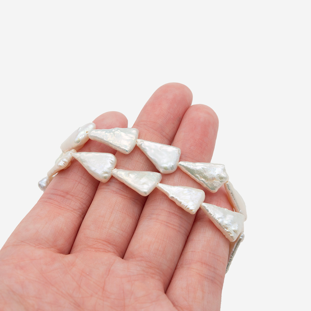 Жемчуг культивированный треугольник, белый, 17*10мм