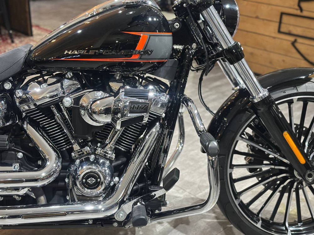Harley-Davidson BREAKOUT 117 Vivid Black 2023мг
