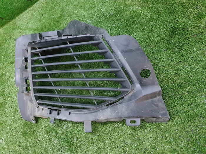 Решетка бампера правая Peugeot 3008 2 (2016-2020)