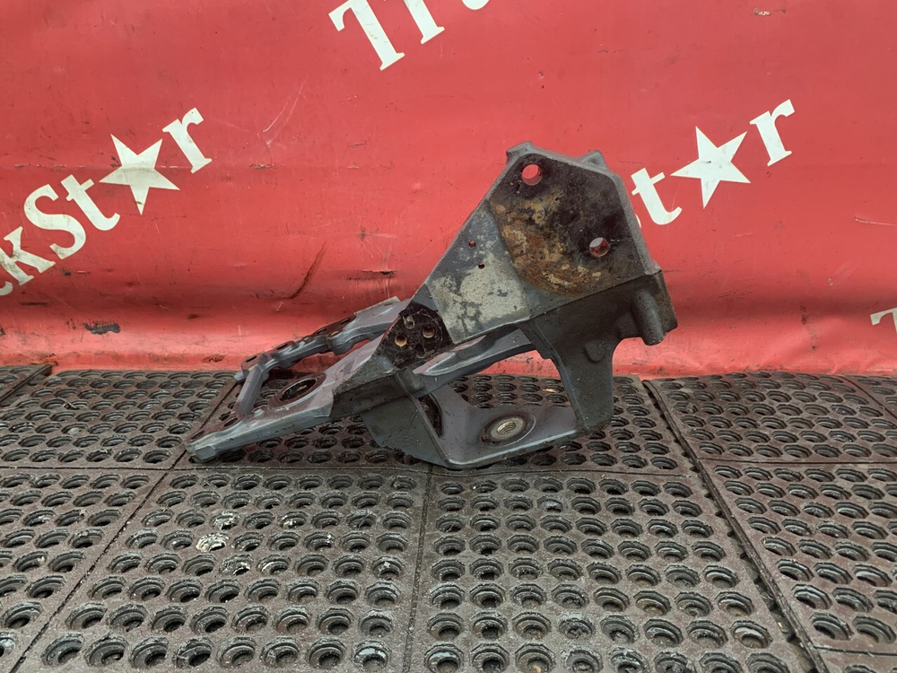 Кронштейн рессоры передней левый 2021г