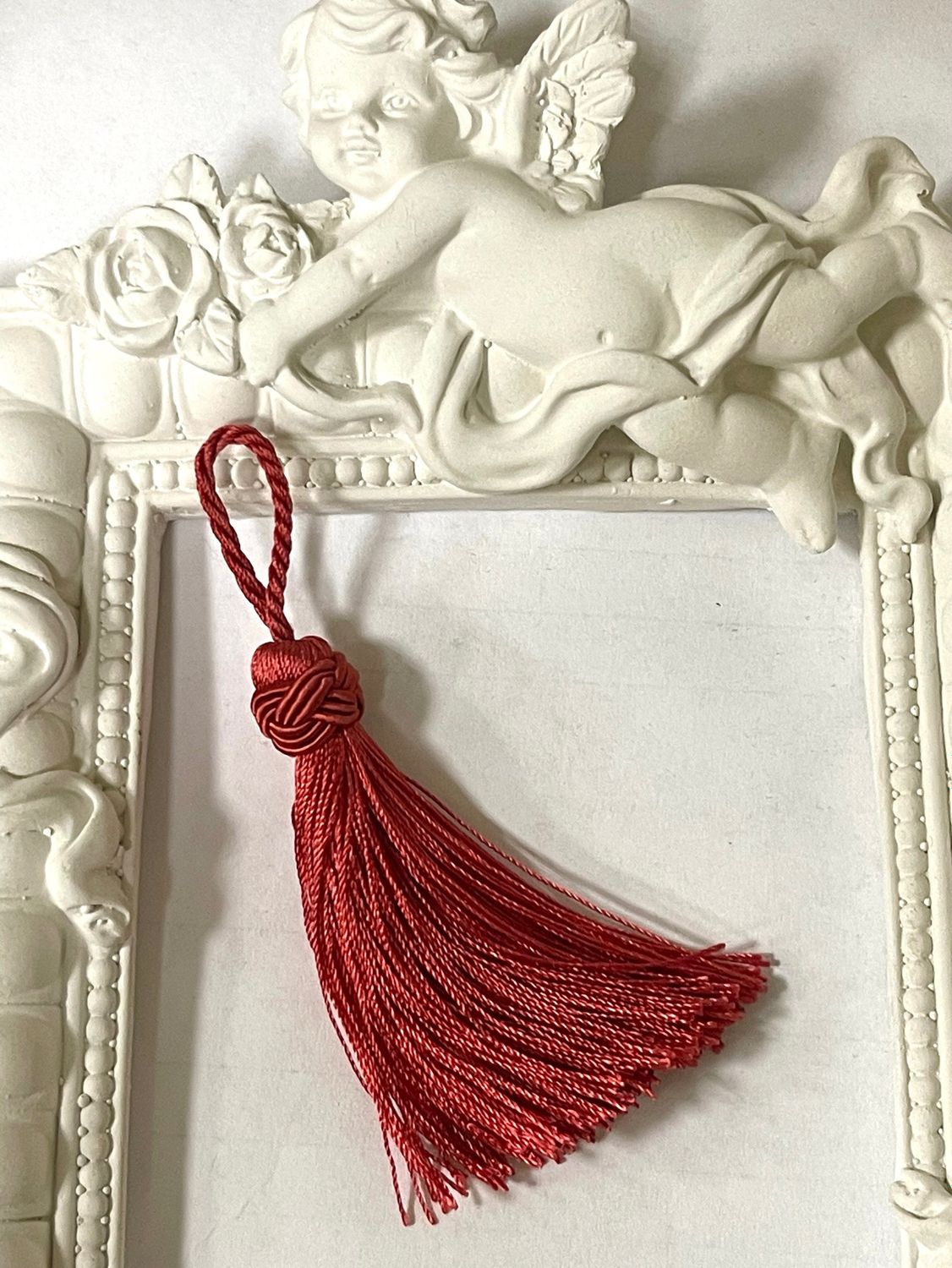 Декоративная кисточка, с плетением , цвет красный 8см
