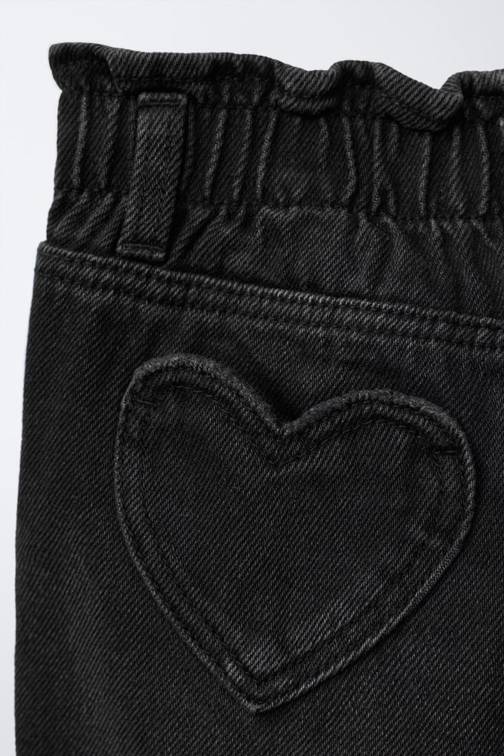 ZARA ДЖИНСЫ PAPERBAG С КАРМАНАМИ-СЕРДЕЧКАМИ, ЧЕРНЫЙ