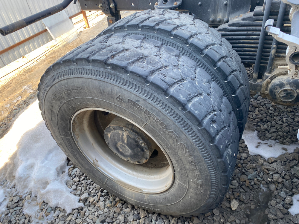 Shacman (Shaanxi) SX* 6x6 Седельный тягач SX42586V385 (Дизельный, 11,6 л, 423 л.с., МТ)