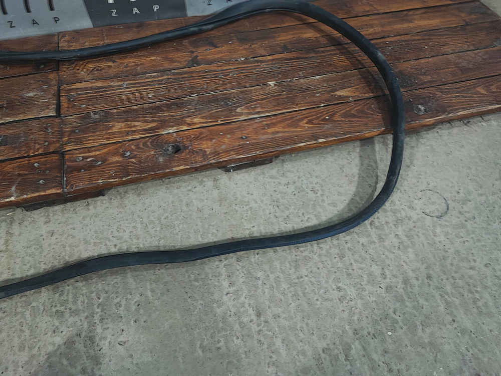 Уплотнитель двери передней левой Chery Tiggo 4 Pro 20-нв Б/У Оригинал J686107113