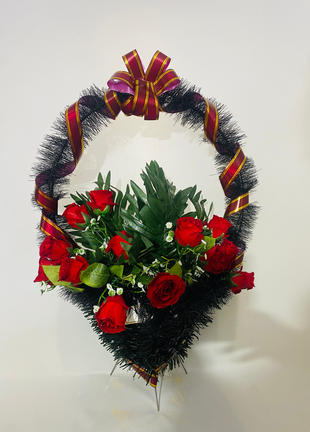 Корзина ритуальная 50 см Алые розы