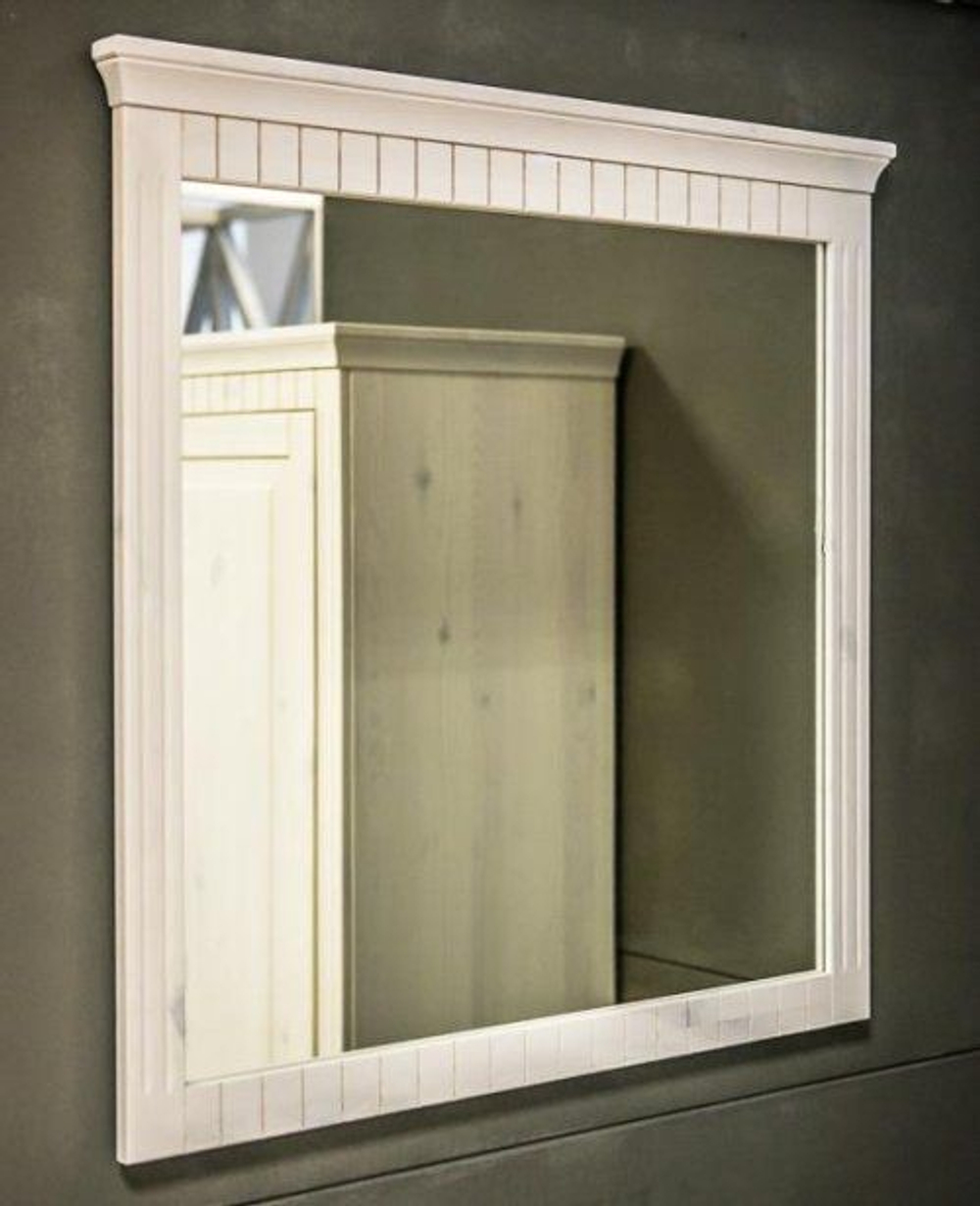 Настенное зеркало Неаполь, 83х79 см, в декоративной раме из сосны, белый воск