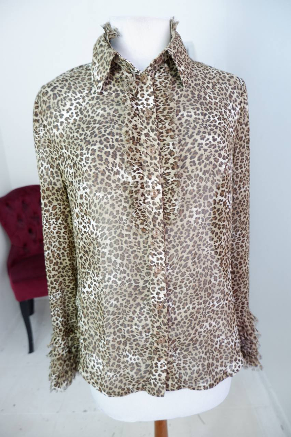 Блузка с анималистическим принтом, визуально 46 размер