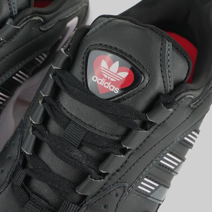 Кроссовки женские Adidas Originals Falcon 2000 артикул:EG5476 - купить в магазине Дайс