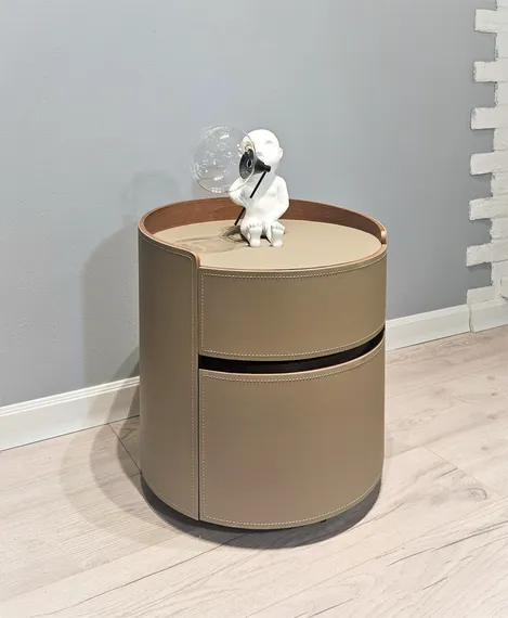 Прикроватная тумбочка 4165 с двумя ящиками, оливково-серая экокожа