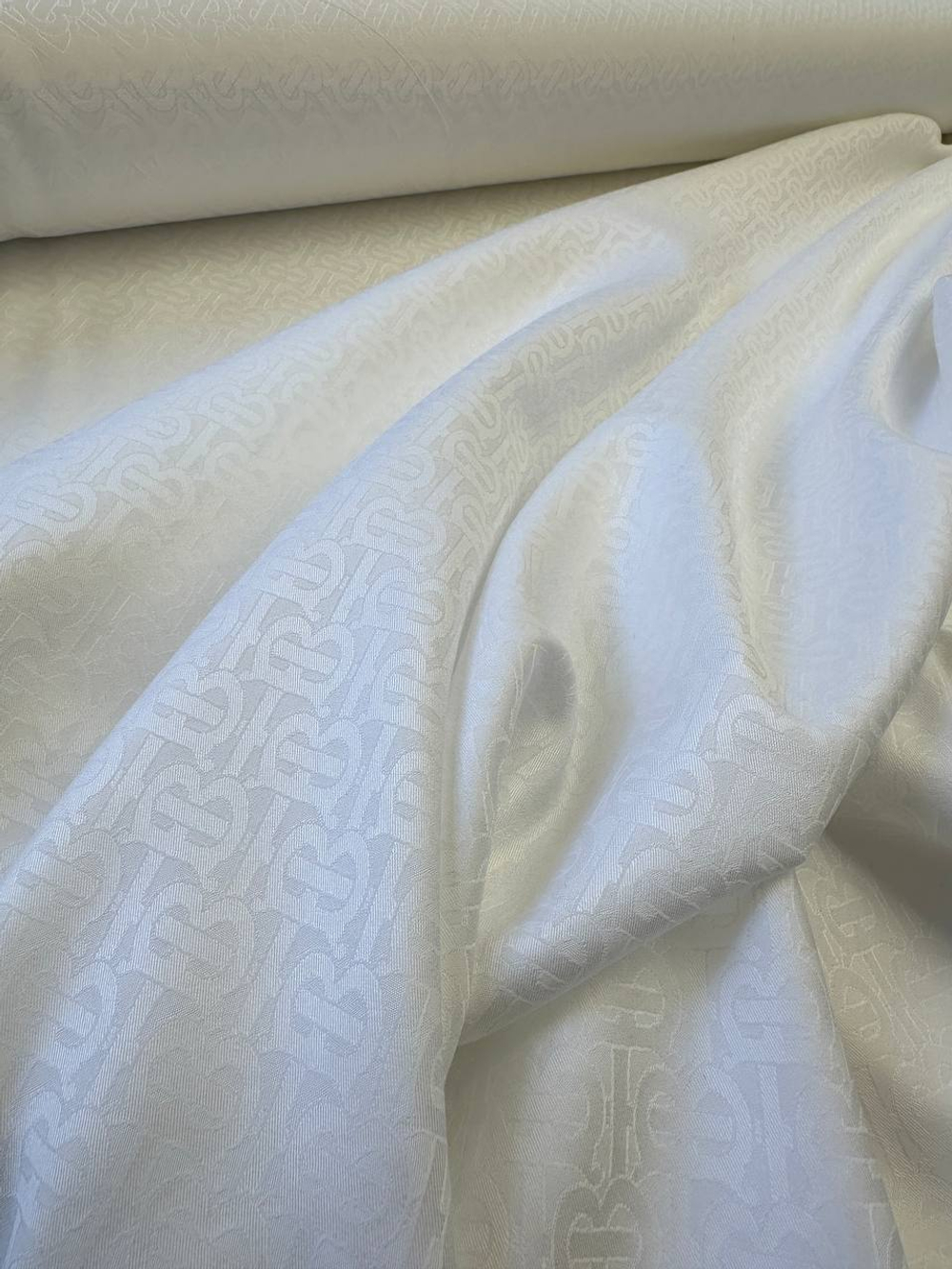 Хлопок Burberry белый с фирменным лого