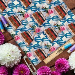 Ткань атлас яркие розы в горшке с мозаикой