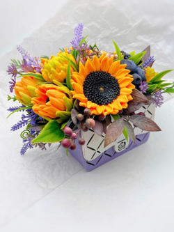 Букет «Подсолнухи и ягоды, сумочка»