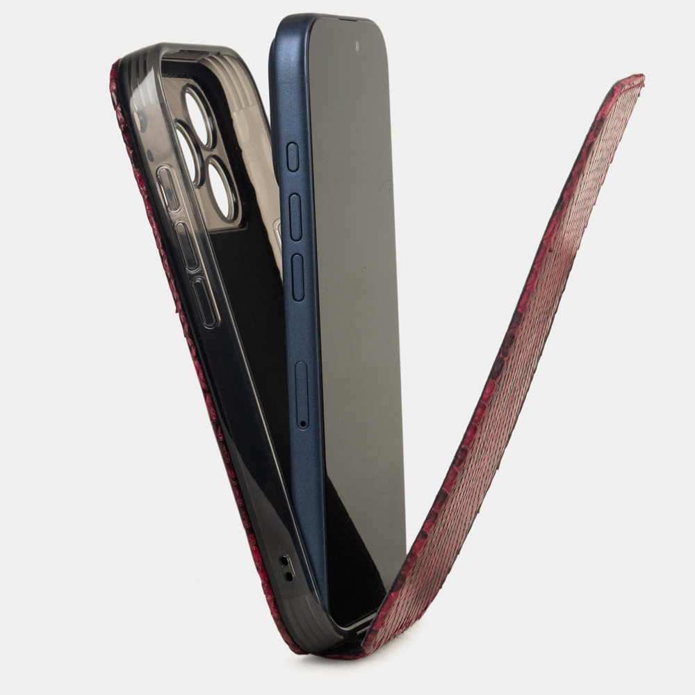 Чехол для iPhone 17 Pro кожаный, питон цвета малины